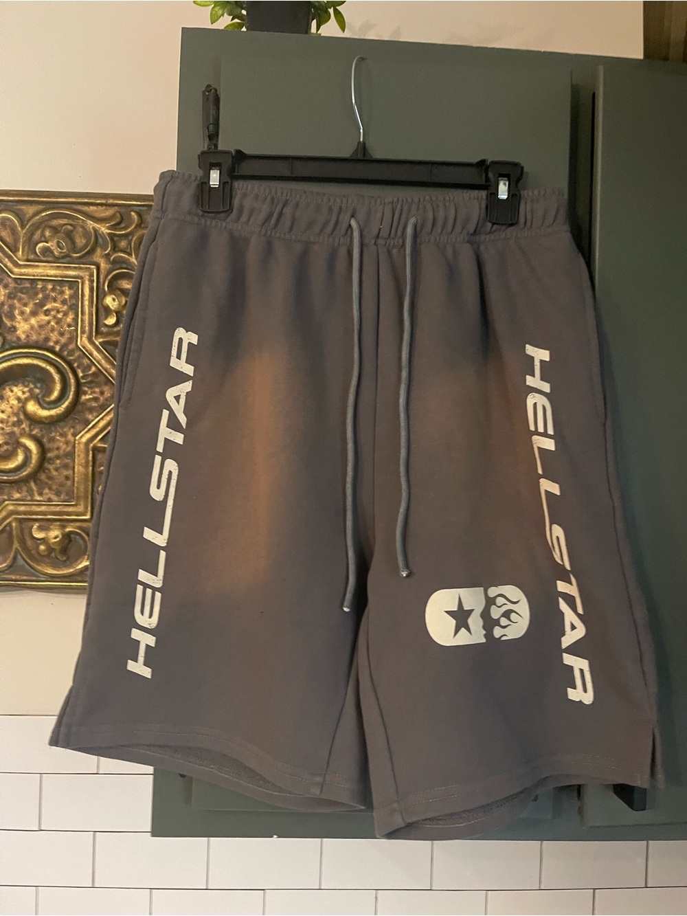 Mens Graphic Design Shorts Size L.